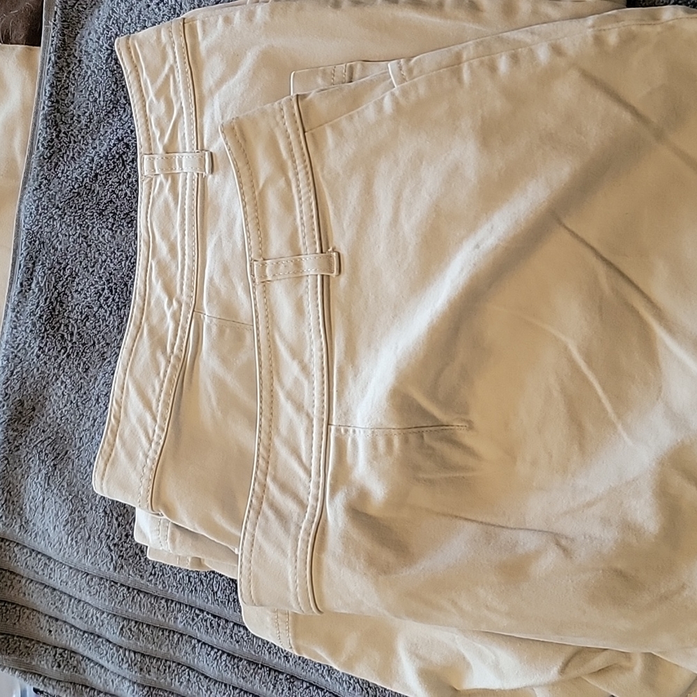 Tan Bermuda Shorts with Relaxed Style - Picture 8 of 8